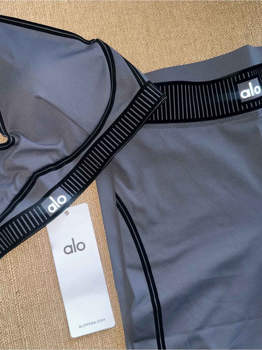 ALO Yoga Black Seamless Sports Bra - Minimal Logo - Picture 2 of 3